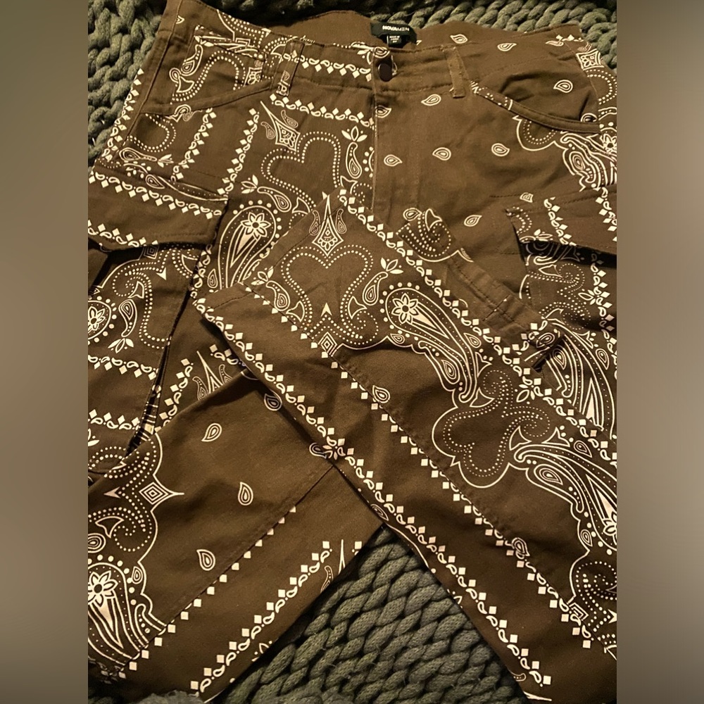 Nice pants for a teen or a gangsta 🤭😎🤷🏻‍♀️👍